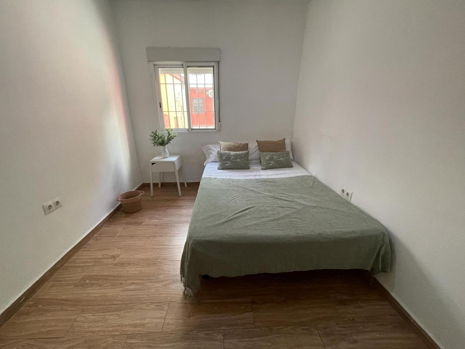 Triana Roomable Seville Luaran gambar
