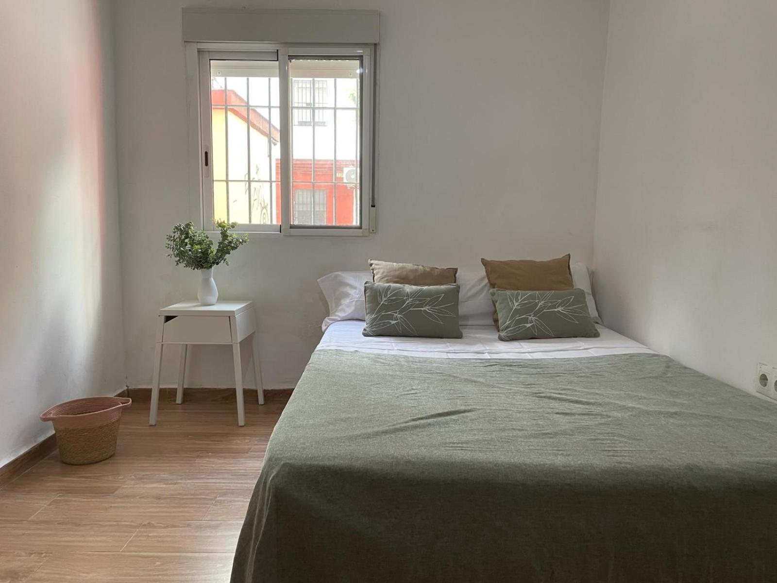 Triana Roomable Seville Luaran gambar