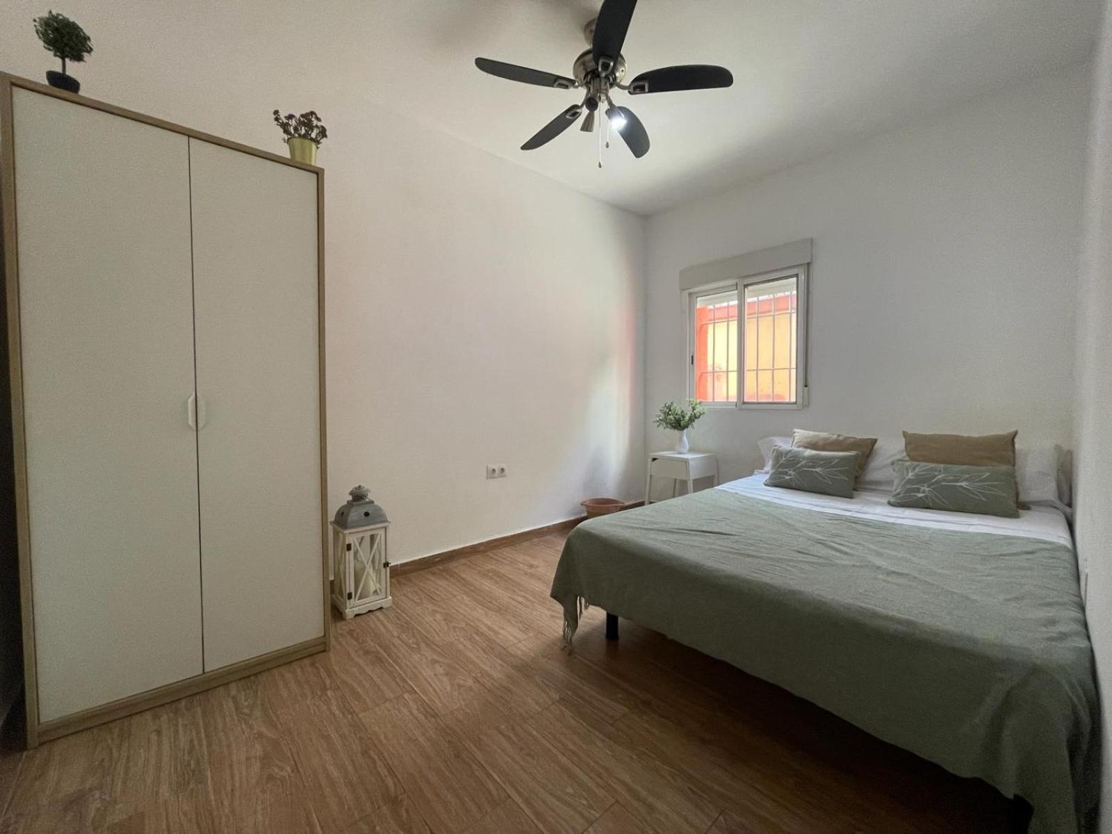 Triana Roomable Seville Luaran gambar