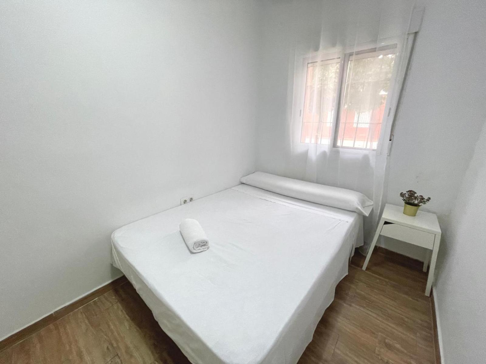 Triana Roomable Seville Luaran gambar