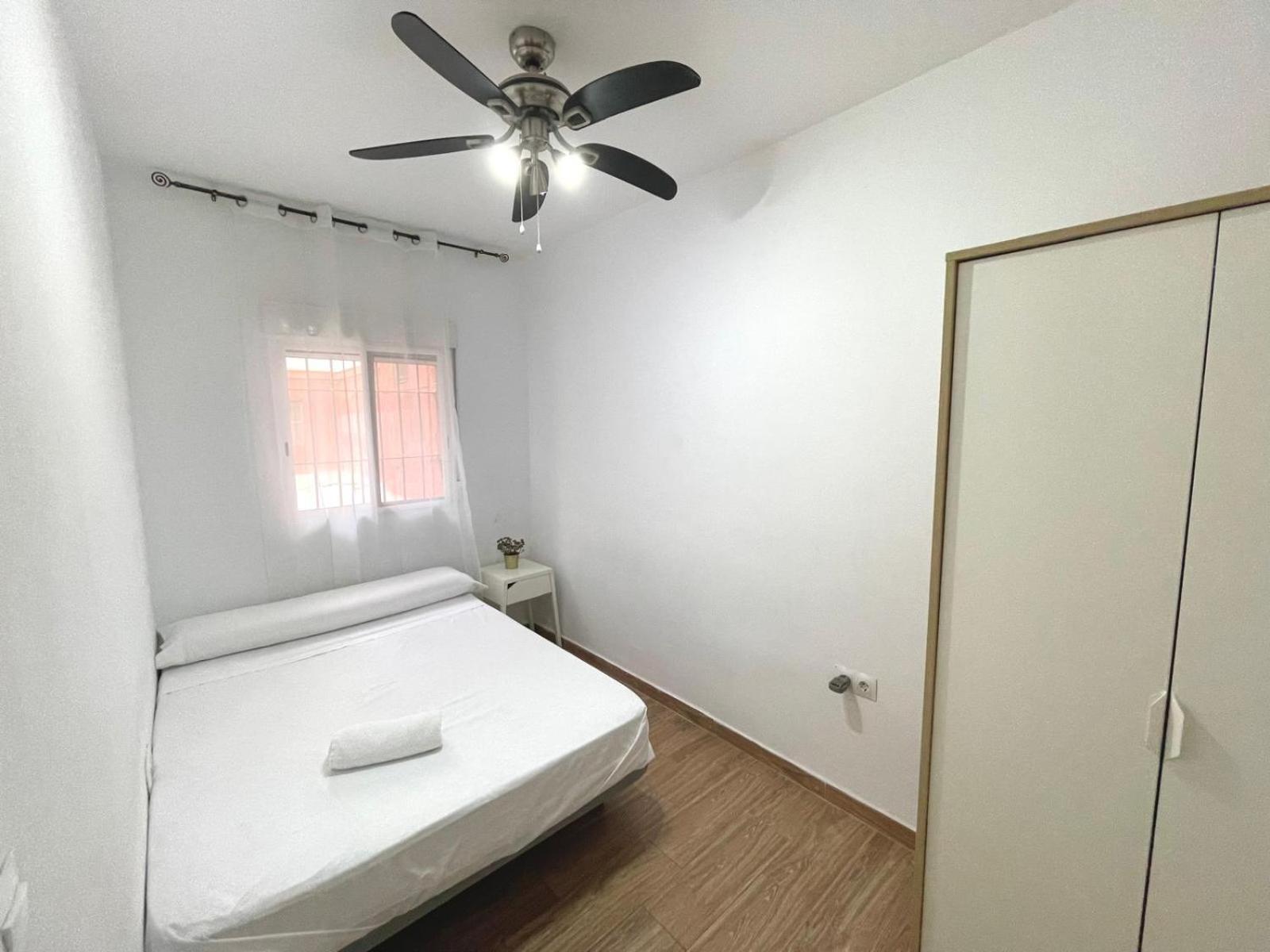 Triana Roomable Seville Luaran gambar