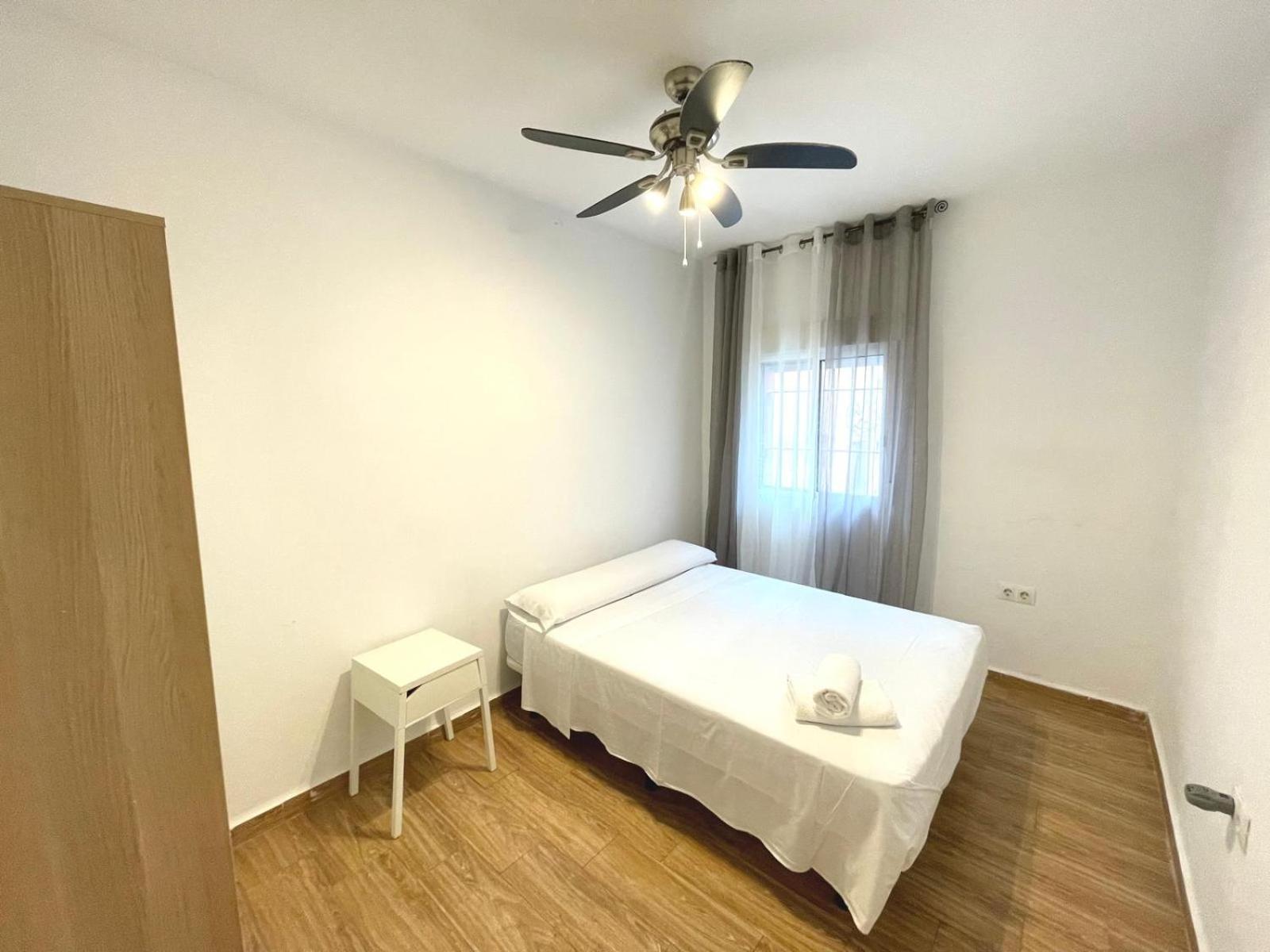 Triana Roomable Seville Luaran gambar