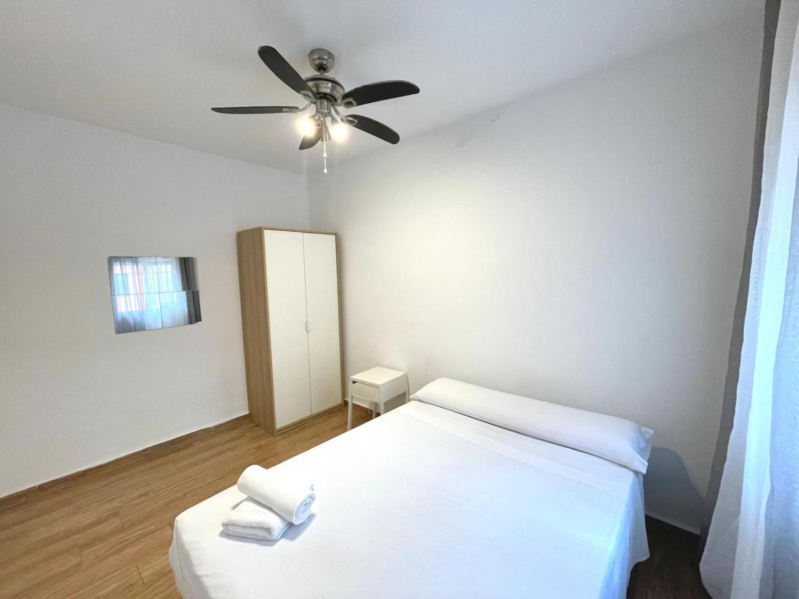 Triana Roomable Seville Luaran gambar