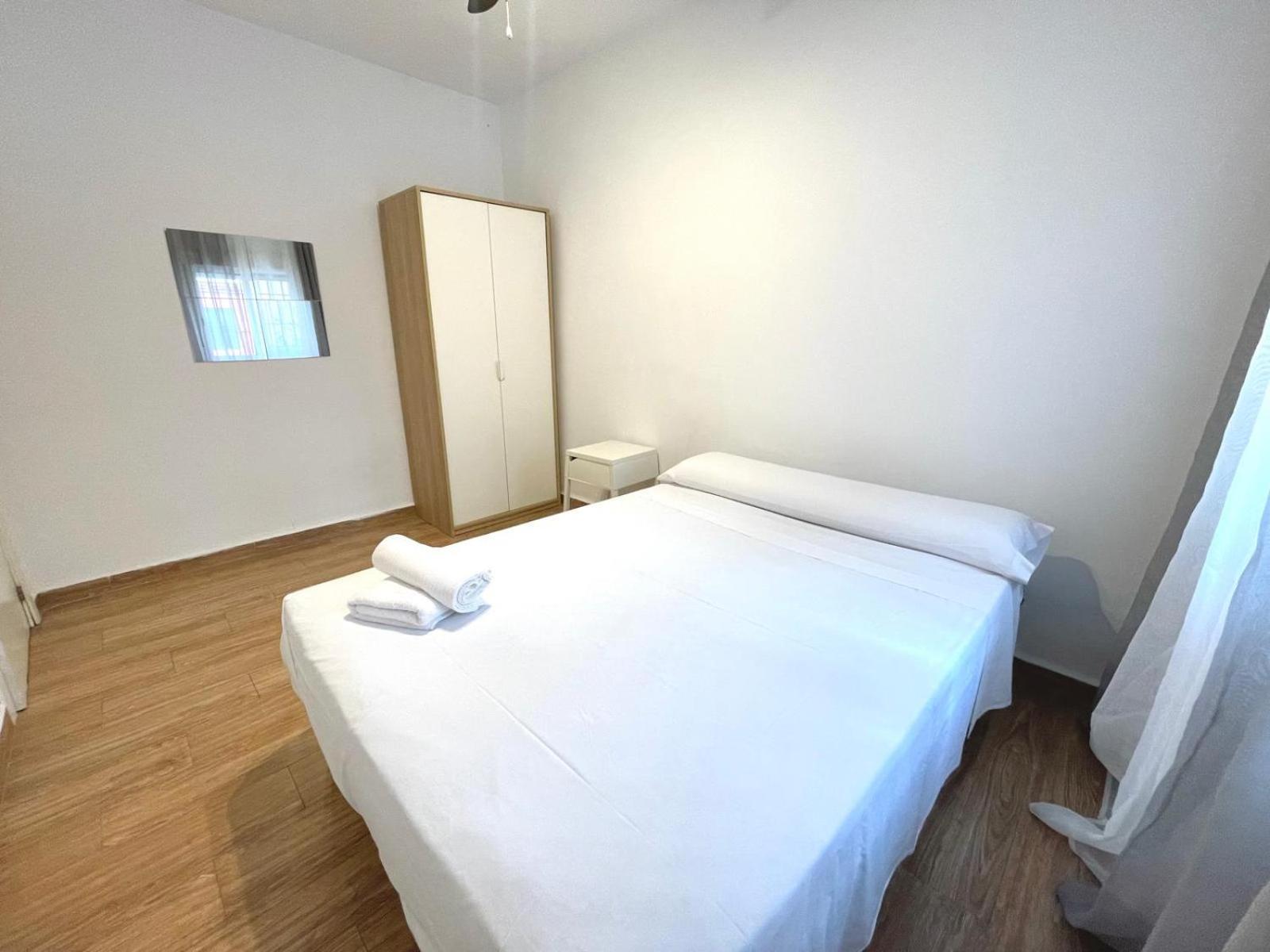 Triana Roomable Seville Luaran gambar