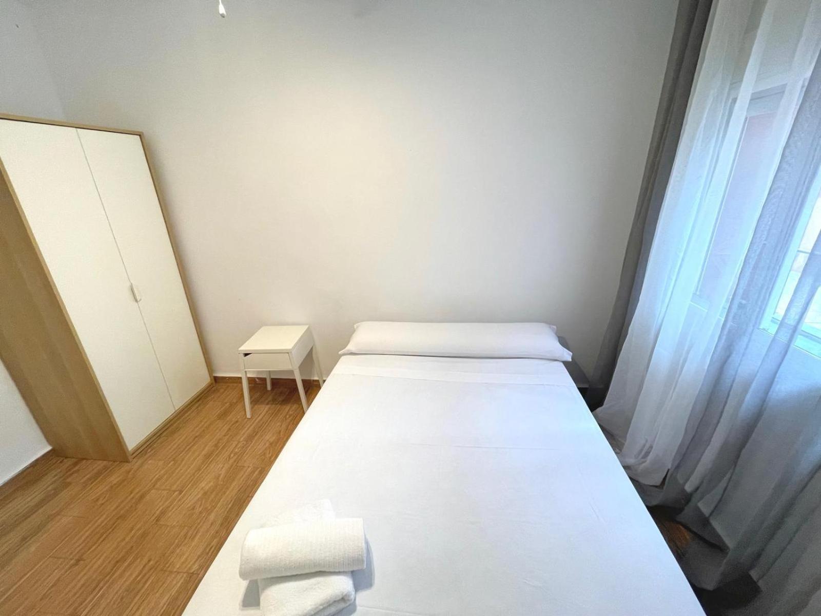 Triana Roomable Seville Luaran gambar
